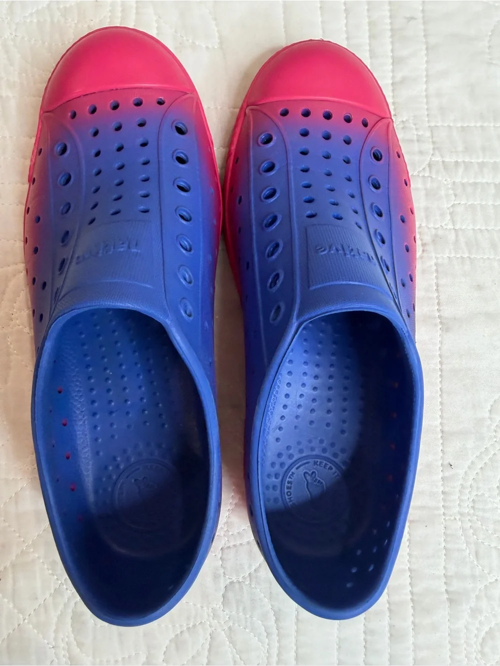 Native Jefferson Slip On Shoes Ombré Blue Pink Print Size 3 Kids Water